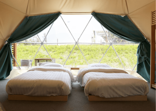開放感のあるテント、グランドーム伊勢賢島でぜひお泊まりください。
