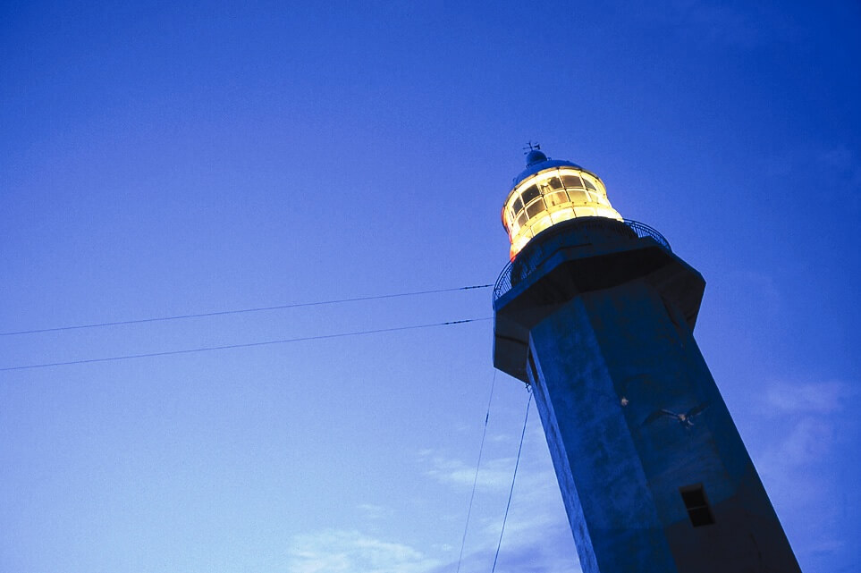 野島崎灯台は南房総の最南端に広がる白浜にある
