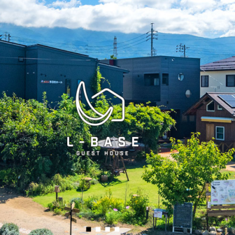 花々に囲まれた秘密基地のようなＬ－ＢＡＳＥ