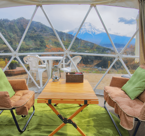 杓子山ゲートウェイキャンプドームテント室内から富士山を見る